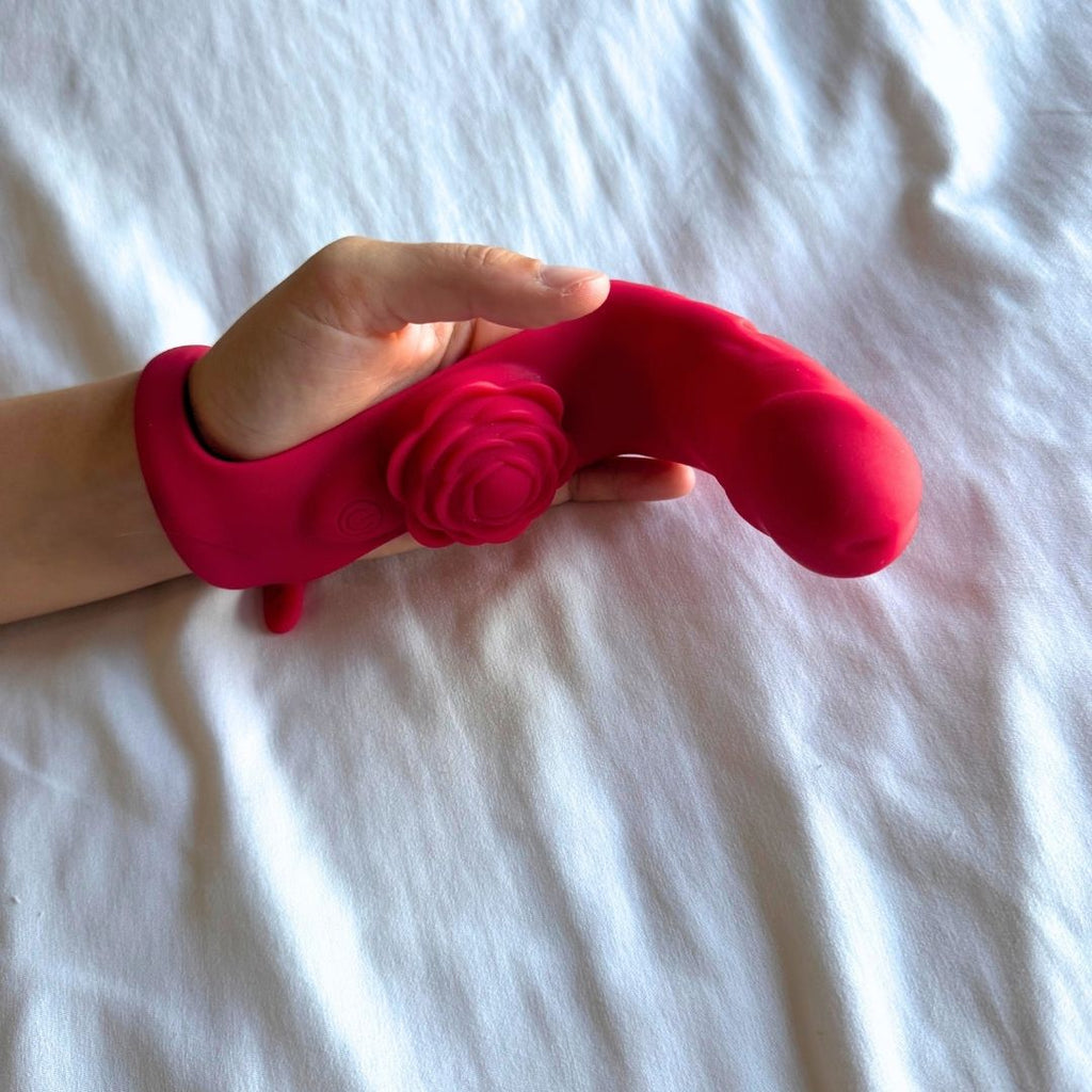 The Rosette Finger Sleeve